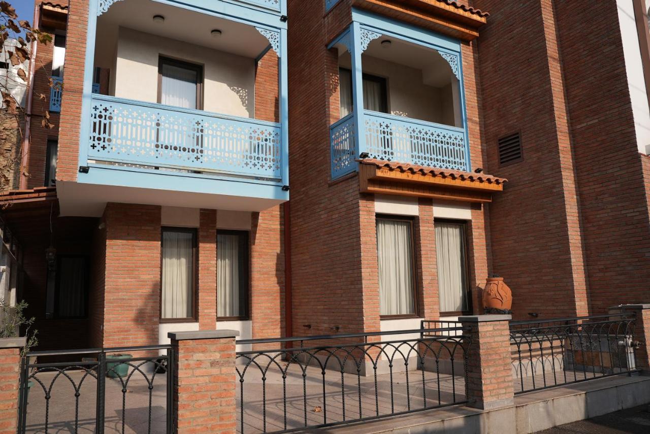 טביליסי Hotel Embassy מראה חיצוני תמונה