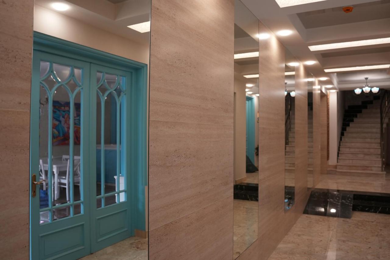 טביליסי Hotel Embassy מראה חיצוני תמונה