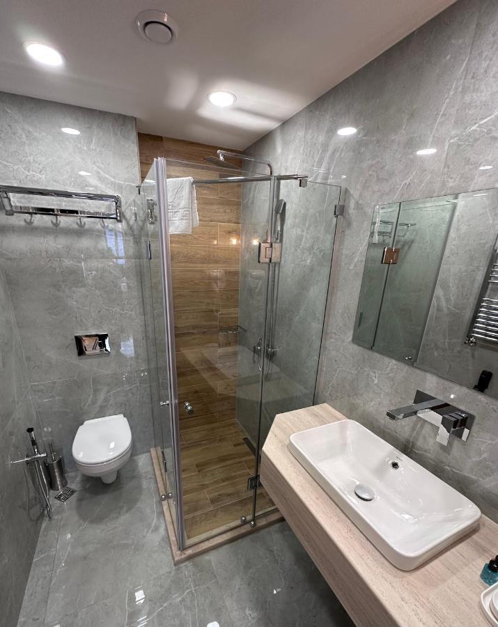 טביליסי Hotel Embassy מראה חיצוני תמונה
