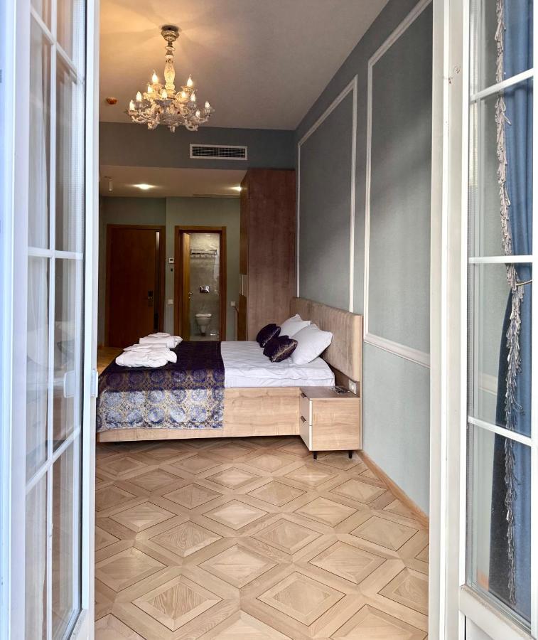 טביליסי Hotel Embassy מראה חיצוני תמונה