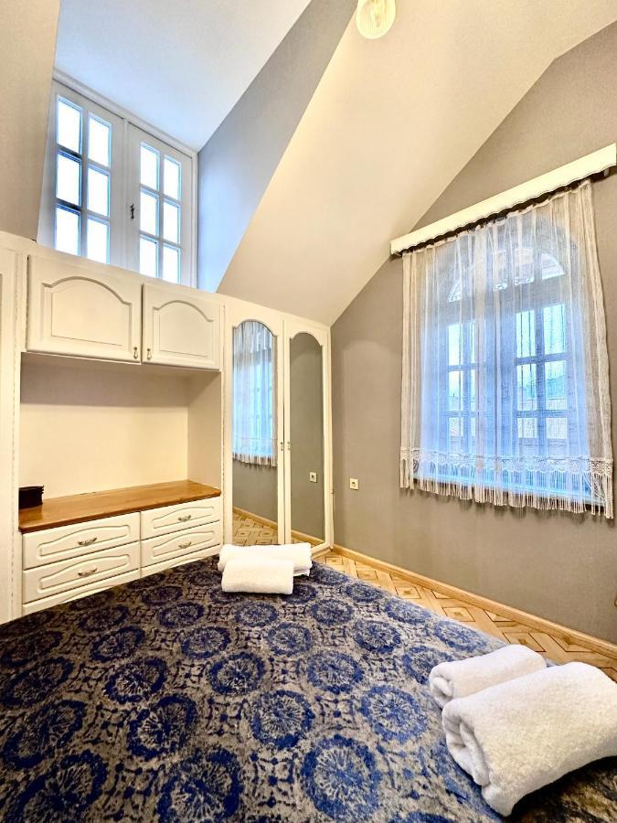 טביליסי Hotel Embassy מראה חיצוני תמונה