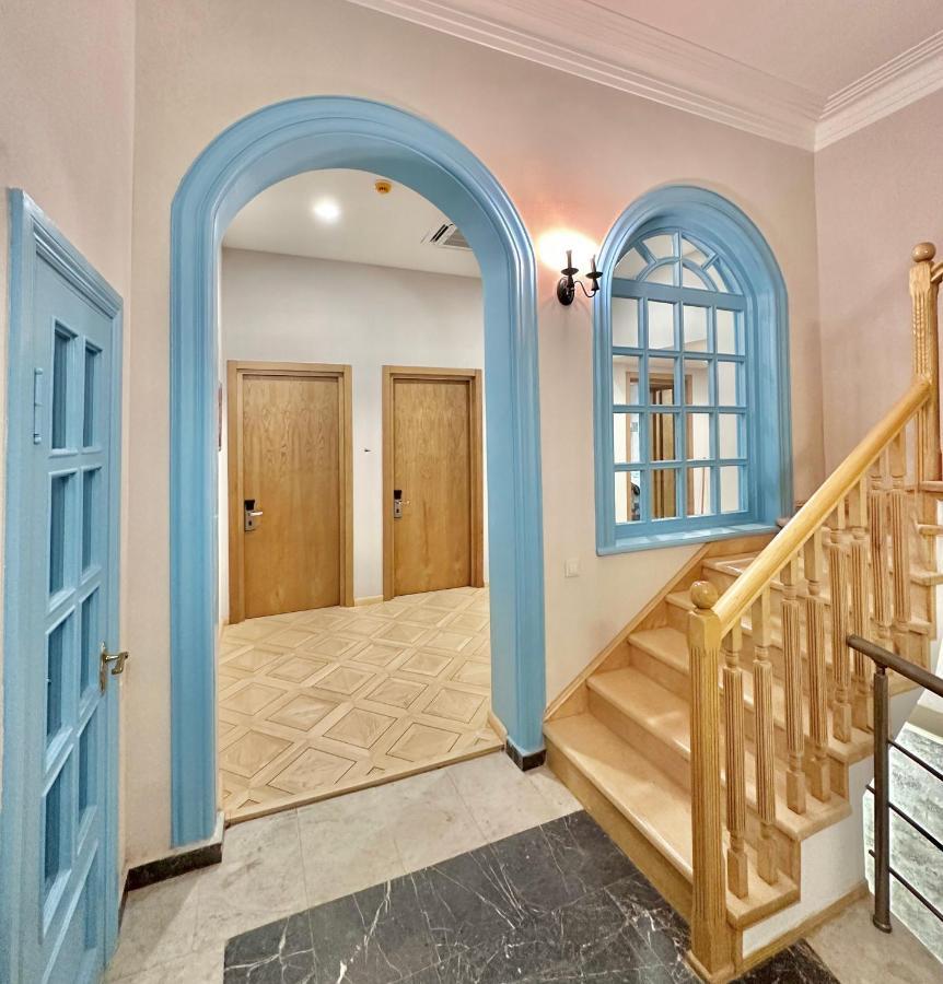 טביליסי Hotel Embassy מראה חיצוני תמונה