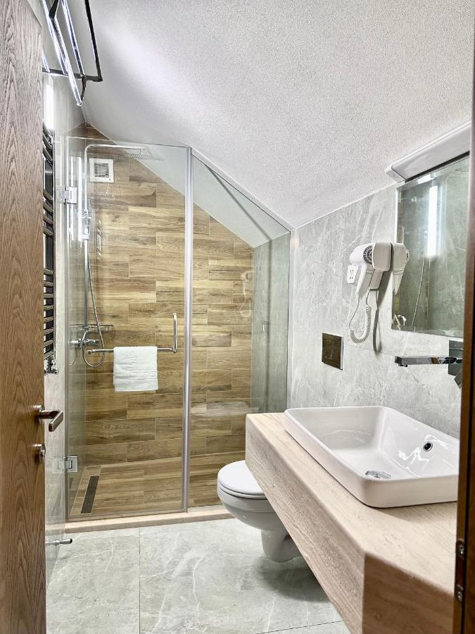 טביליסי Hotel Embassy מראה חיצוני תמונה