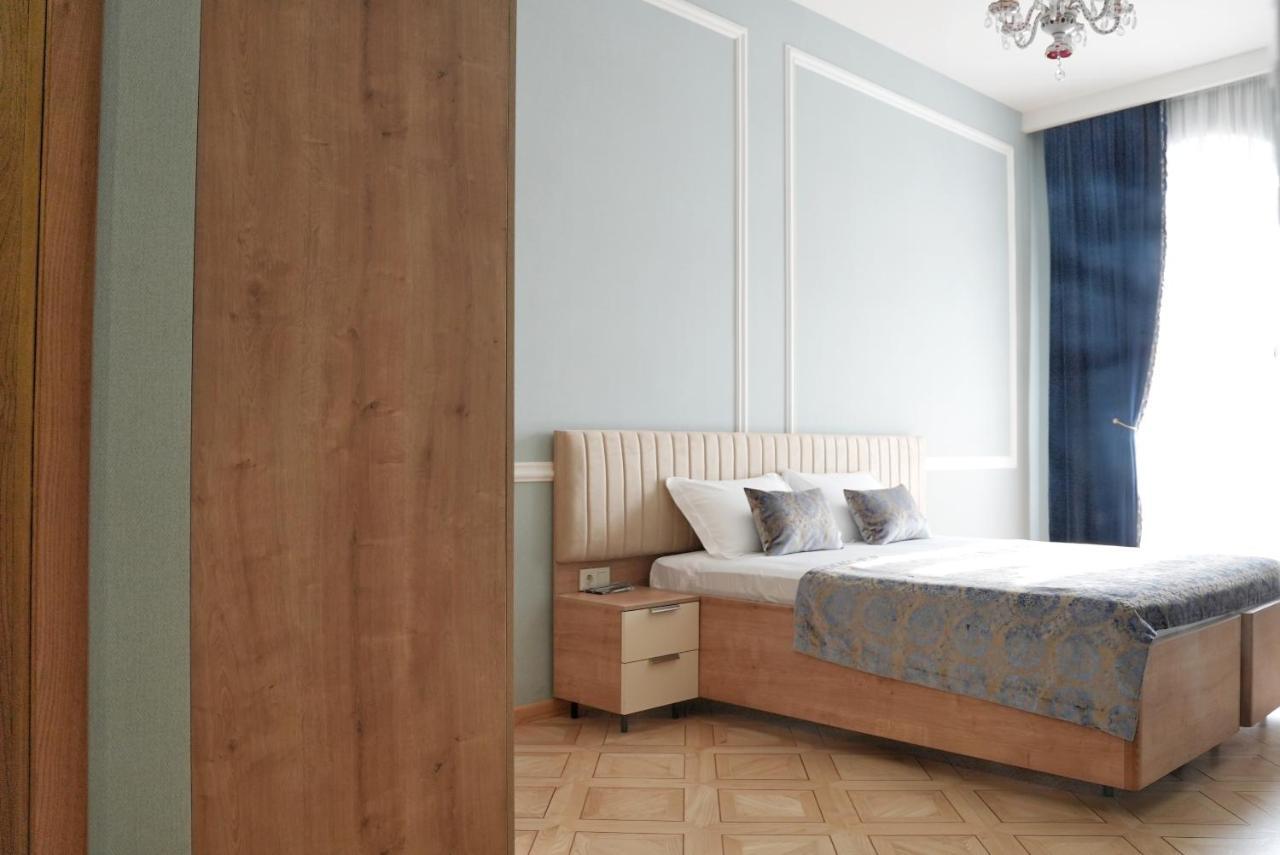 טביליסי Hotel Embassy מראה חיצוני תמונה