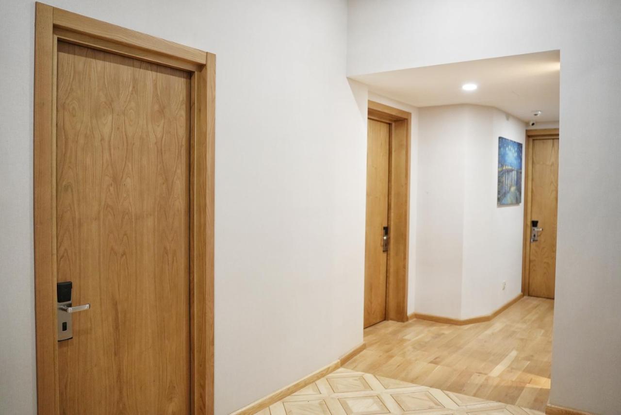 טביליסי Hotel Embassy מראה חיצוני תמונה
