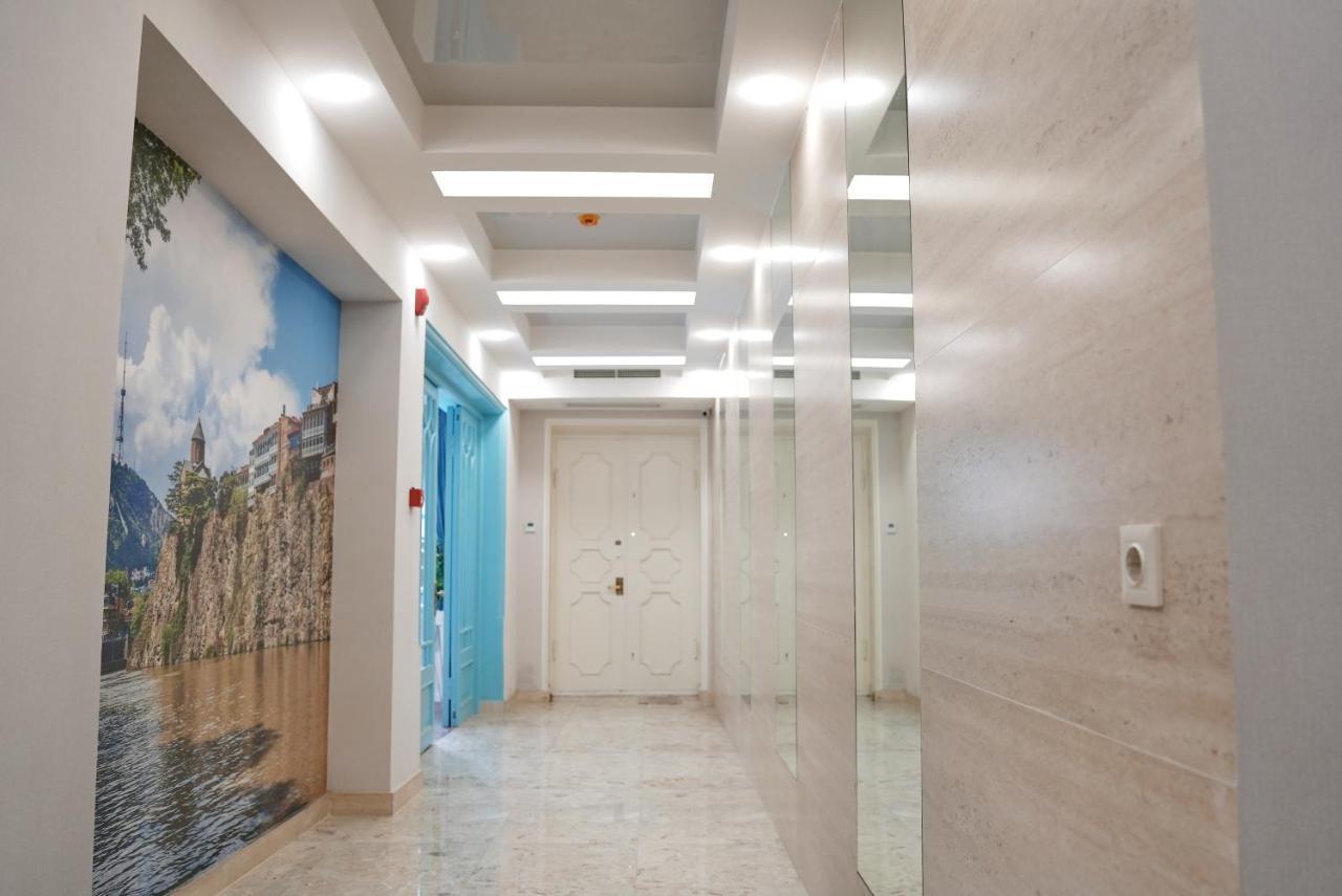 טביליסי Hotel Embassy מראה חיצוני תמונה