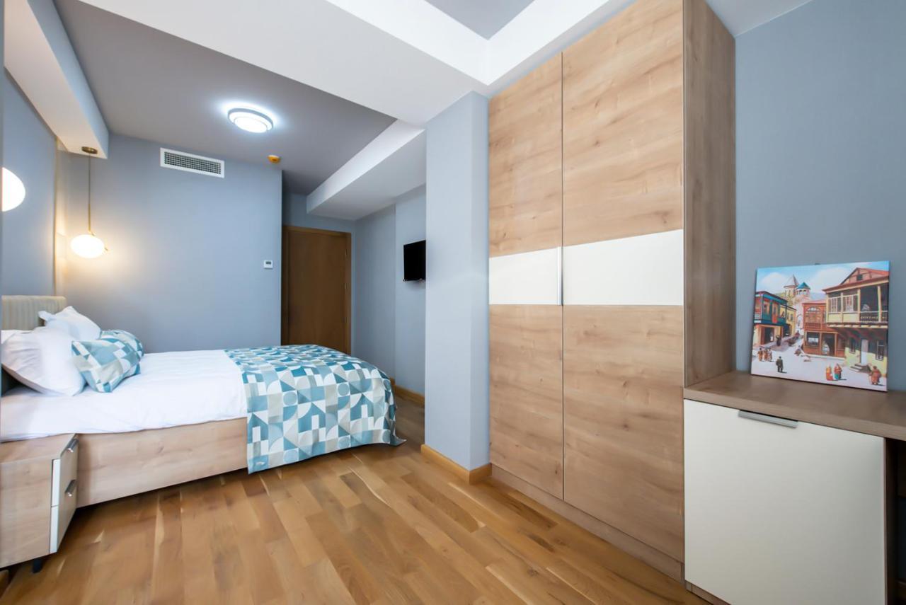 טביליסי Hotel Embassy מראה חיצוני תמונה