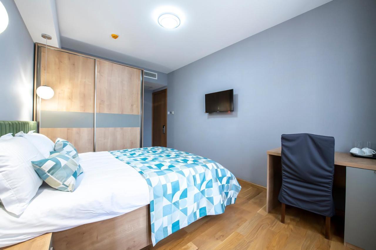 טביליסי Hotel Embassy מראה חיצוני תמונה